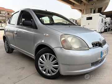 Toyota Yaris 1.0i 16V cat 5 porte Sol