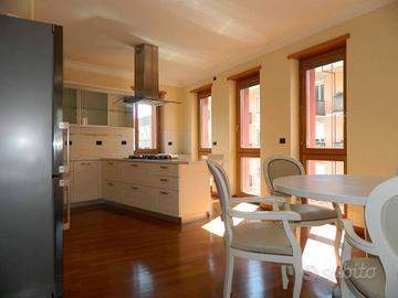 Appartamento di 197 m² con 4 locali e box auto a S