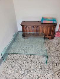 Tavolino in cristallo curvato