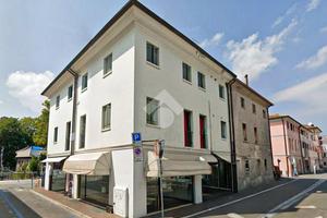NEGOZIO A MONTEBELLUNA