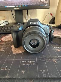 Canon EOS R100 + Obiettivo RF-S 18-45mm 