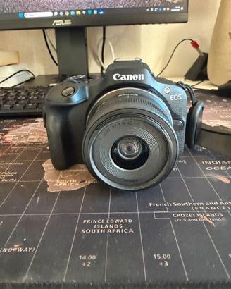Canon EOS R100 + Obiettivo RF-S 18-45mm 
