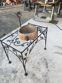 Mobile in ferro battuto e lavandino in sasso 