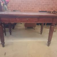 Tavolo in legno massiccio 