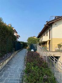 Bernareggio (Mb) trilocale con box e cantina