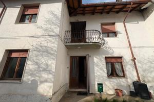 Casa accostata con ampio terreno