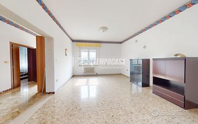 APPARTAMENTO CON 3 CAMERE ZONA FONTE DI MARE!