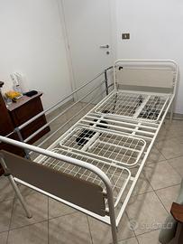 letto ortopedico elettrico dotato di sponde