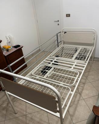 letto ortopedico elettrico dotato di sponde