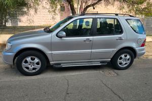 SUV MERCEDES 320 ML