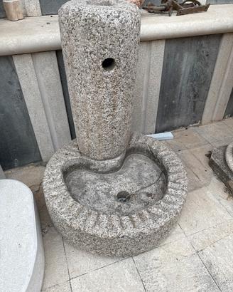 Fontana in granito giardino