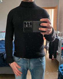 Maglione Marca Fila collo alto a costine nero tagl