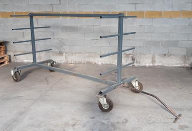 Carrello a rastrelliera con 4 ruote pneumatiche