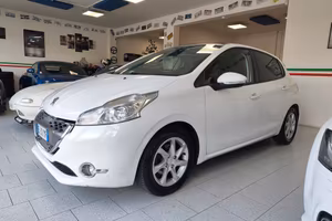 Peugeot 208 AUTOMATICA TETTO/NEOPATENTATI