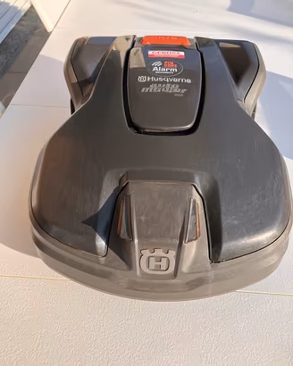 Husqvarna Automower 305 + garage originale