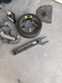 ruotino scorta Mercedes con pompa di gonfiaggio