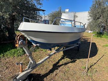 Barca motore e carrello