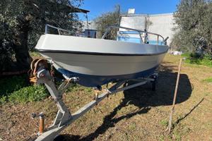 Barca motore e carrello