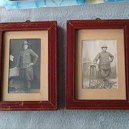 2 Cornici in legno con vecchie foto di soldati