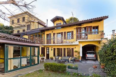 CASA SEMINDIPENDENTE A RIVOLI