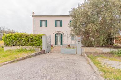 Villa tra il mare e la città