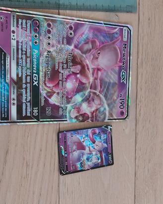 2 carte pokèmon (Mewtwo gx max e mewtwo V max).