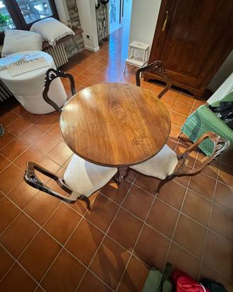 Tavolo XIX secolo con 4 sedie