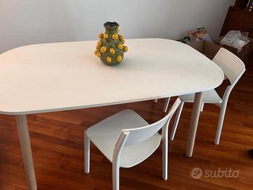 Tavolo da pranzo grande in legno massiccio bianco