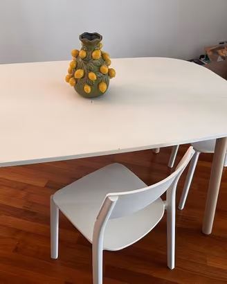 Tavolo da pranzo grande in legno massiccio bianco