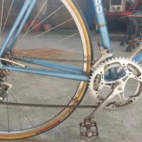 bici da corsa fatta da passaggio