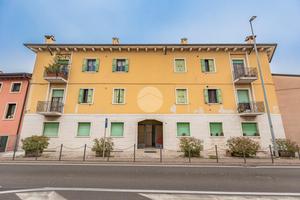 5 LOCALI A VILLAFRANCA DI VERONA
