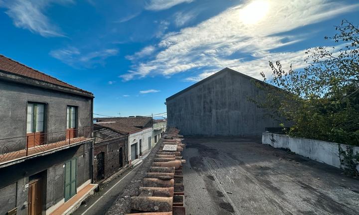 Casa con giardino da ristrutturare