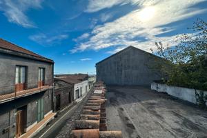 Casa con giardino da ristrutturare