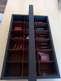cassettina legno con filo per cucire  