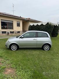 lancia y