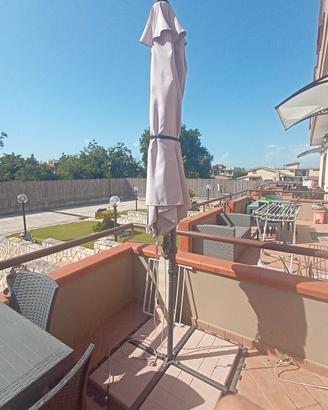 Ombrellone a palo laterale + mattonelle base
