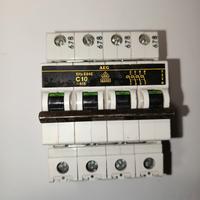 Interruttore magnetotermico quadripolare