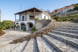 VILLA SINGOLA A POZZUOLI