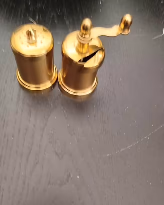 Saliera e pepiera in ottone 