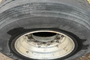 Cerchi e gomme semirimorchio camion