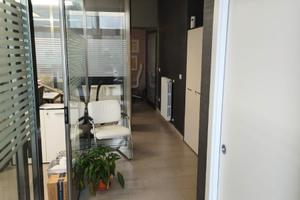 Locale totalmente ristruttura e ammobiliato