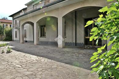 VILLA SINGOLA A BARLASSINA