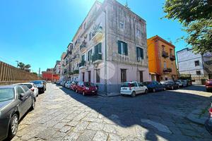 3 LOCALI A NAPOLI