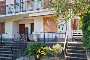 VILLA A SCHIERA A DIANO ARENTINO