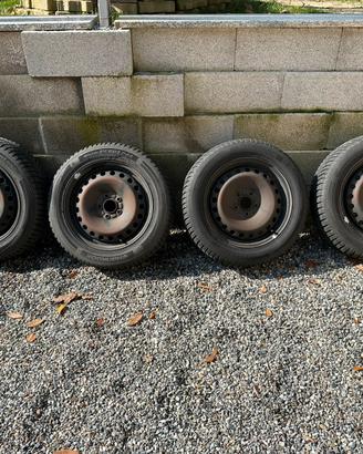 Gomme con cerchi  205 55 R16 focus