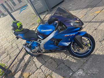 Stupenda  Kawasaki ZX9R