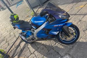 Stupenda  Kawasaki ZX9R