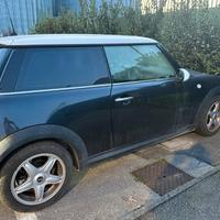 Mini Cooper Diesel nera/bianco anno  2007
