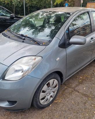 Toyota yaris 1.0 benzina