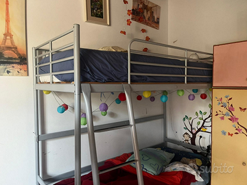 Letto a soppalco IKEA SVÄRTA grigio